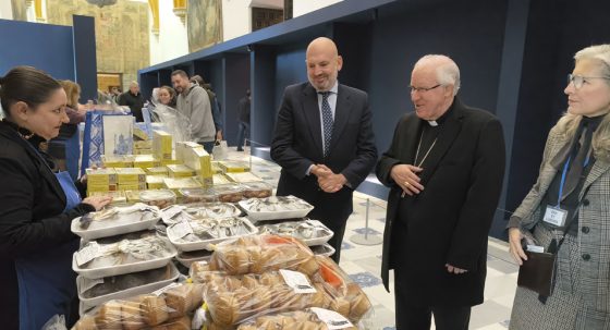 CATÓLICOS EN SEVILLA – El arzobispo de Sevilla bendice la Muestra de Dulce de Conventos