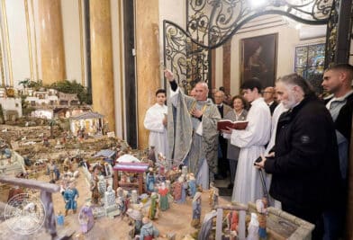CATÓLICOS EN VALENCIA – La Basílica de la Virgen bendice su Belén, con figuras de más de cien años de antigüedad
