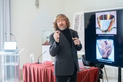 CATÓLICOS EN VALENCIA – El experto italiano Dario del Bufalo asegura que el Santo Cáliz se puede datar en el siglo I a.C. y que está realizado con un ágata oriental