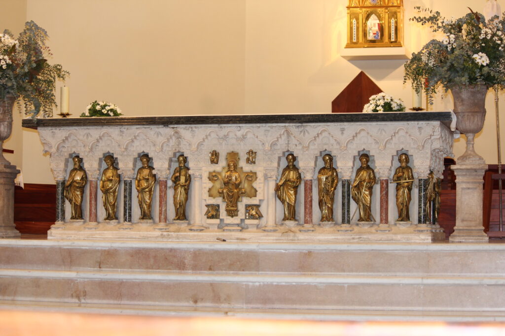 CATÓLICOS DE ASTURIAS – El altar mayor de la Catedral contará con una arqueta sepulcro con reliquias de mártires