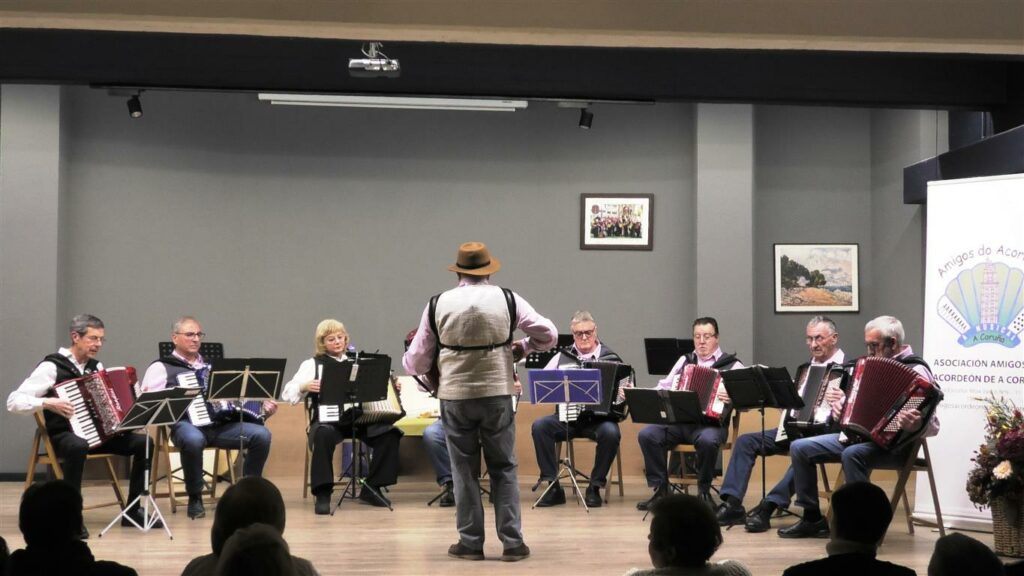 CATÓLICOS EN LA CORUÑA – Asociación de Amigos do Acordeón da Coruña (Orquestra e Foliadas das Mariñas) nas Festas Patronais de San Francisco Javier
