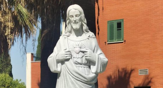 CATÓLICOS EN SEVILLA – Monumento al Sagrado Corazón (Residencia de ancianos de las Hermanitas de los Pobres)