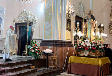 CATÓLICOS EN VALENCIA – El Arzobispo visita Pedralba para presidir la fiesta de San Antonio Abad