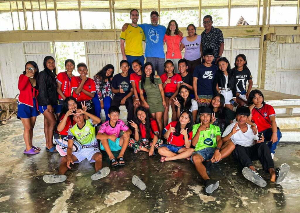 CATÓLICOS DE ASTURIAS – Alfonso Pombo, misionero laico asturiano en la Amazonía Peruana: «Es importante que los niños aquí conozcan otras realidades»