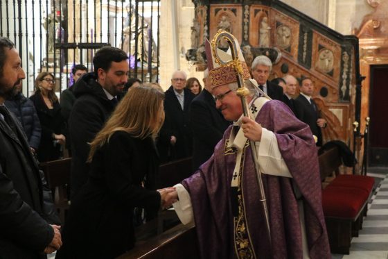CATÓLICOS EN SEVILLA – Mons. Saiz: «Para nosotros, los creyentes, la memoria se convertirte en oración”