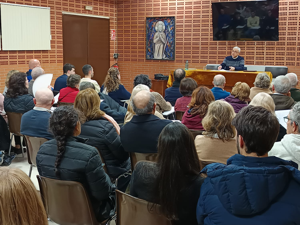 CATÓLICOS EN SEVILLA – Alta participación en la segunda charla del ciclo formativo sobre la Eucaristía en nuestra Parroquia