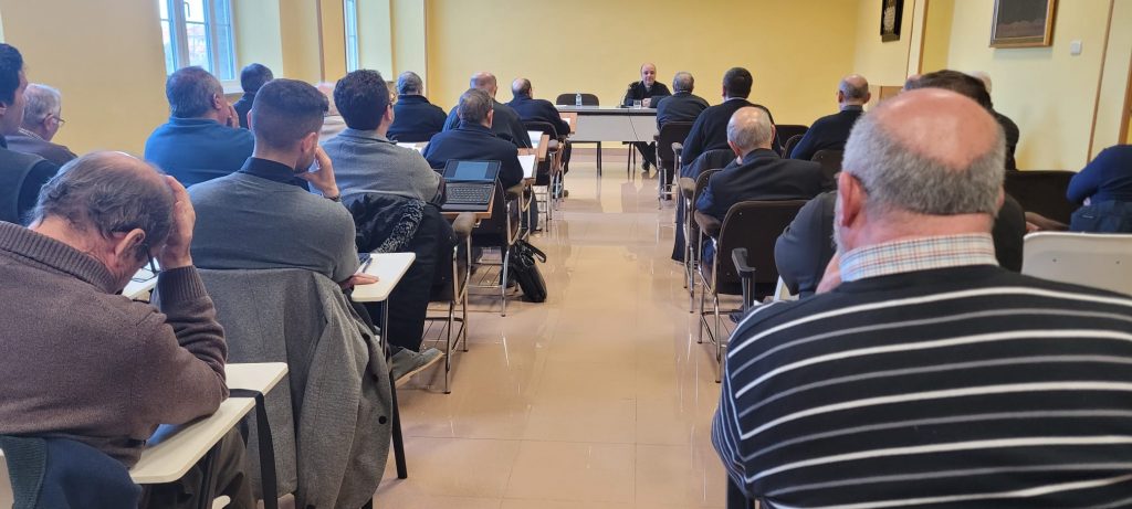 CATÓLICOS EN ÁVILA – Una Iglesia pobre para los pobres, eje del nuevo curso de formación permanente del clero