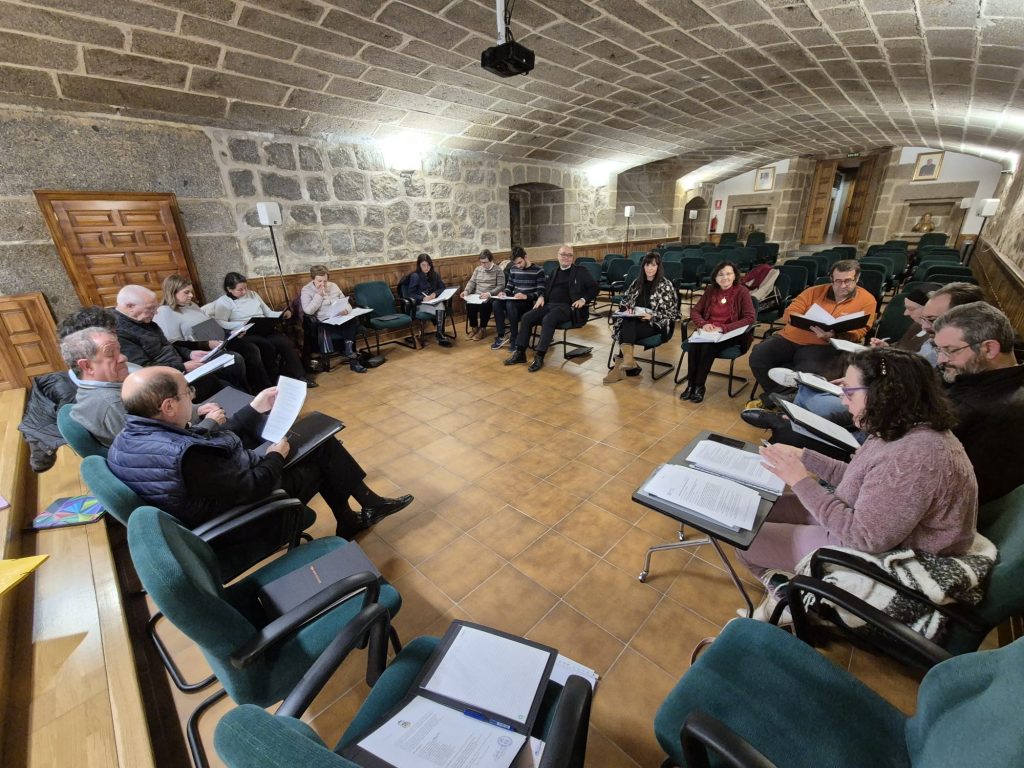 CATÓLICOS EN ÁVILA – Ávila impulsa la sinodalidad: se constituye el grupo diocesano para implementar las conclusiones del Sínodo