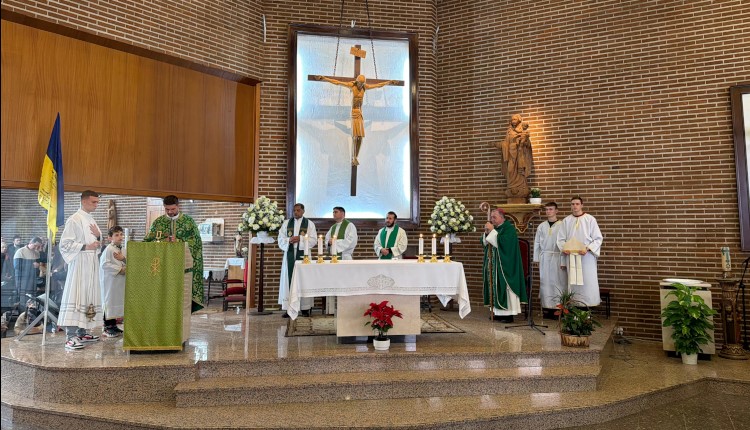CATÓLICOS EN MADRID – «Paz, cercanía y unidad en Cristo»: el mensaje del obispo a la comunidad ucraniana de Getafe