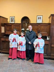 CATÓLICOS EN BARCELONA – Nuevo grupo de acólitos