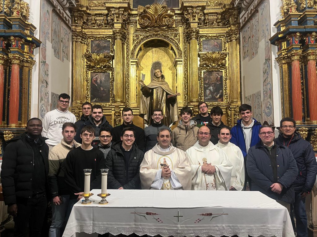 CATÓLICOS EN ÁVILA – El Teologado San Juan de la Cruz peregrina a las raíces espirituales del santo abulense
