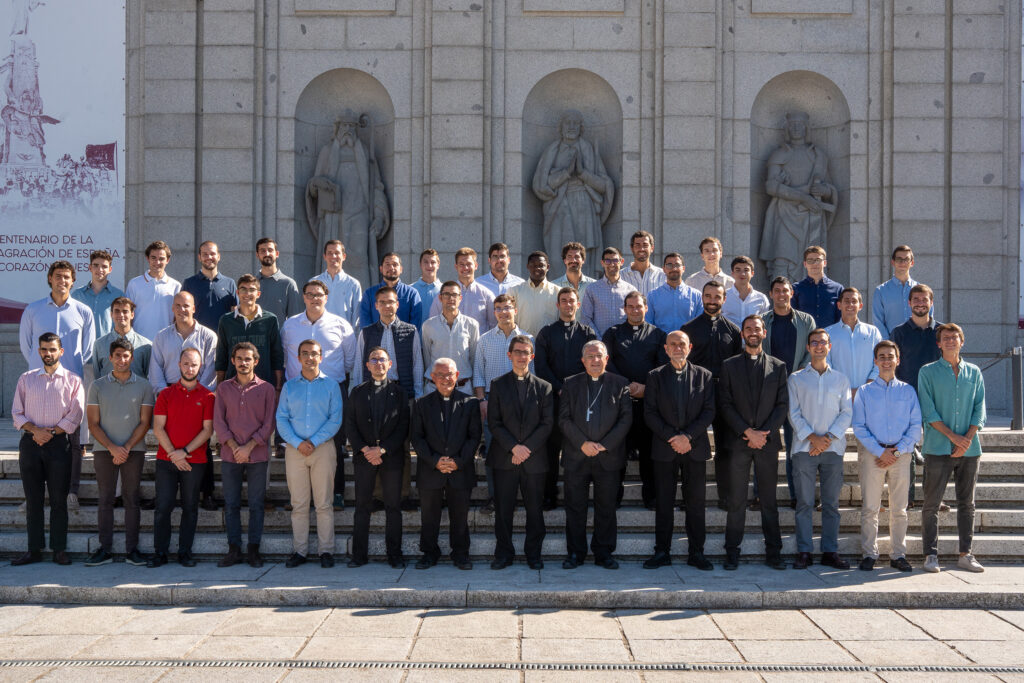 CATÓLICOS EN MADRID – Por qué ayudar al Seminario: pastores según el corazón de Cristo