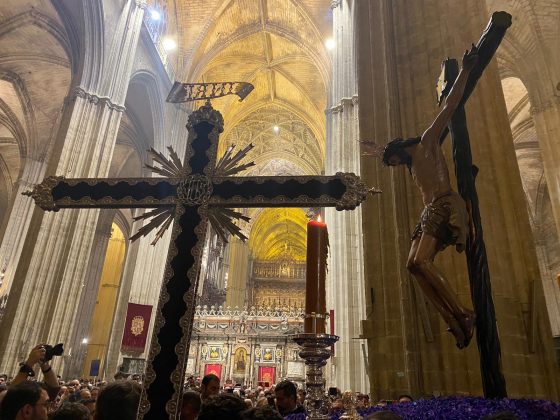 CATÓLICOS EN SEVILLA – Mons. Saiz: «El rostro del Cristo de la Buena Muerte se refleja en el de cada persona humillada y ofendida»