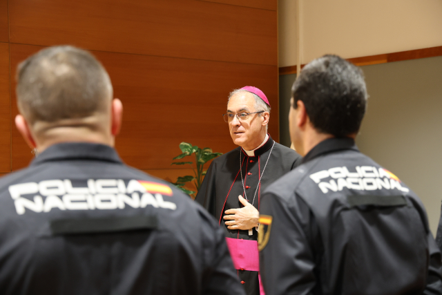 ARZOBISPADO CASTRENSE – IMPOSICIÓN DE LA CORBATA DEL V CENTENARIO DEL PATROCINIO DE SANTA BÁRBARA A LA ESPECIALIDAD TEDAX-NRBQ DE LA POLICIA NACIONAL.