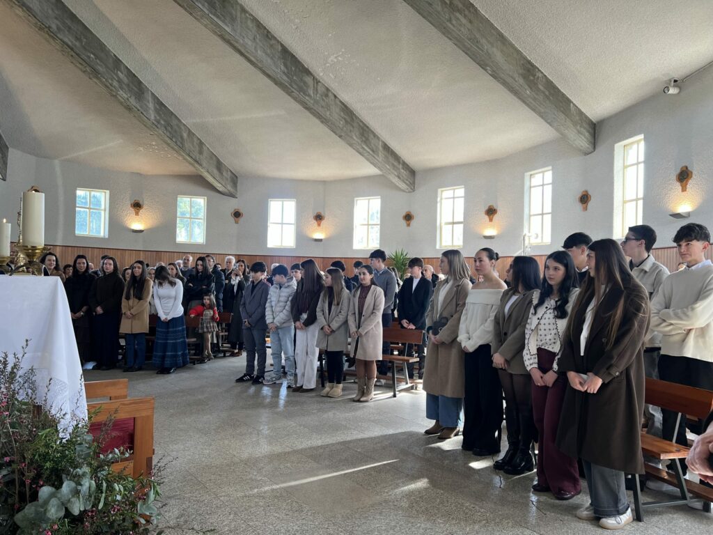 CATÓLICOS DE LUGO – Confirmaciones en Centro Interparroquial de Oural