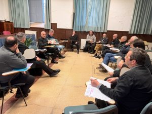 CATÓLICOS EN CANTABRIA – Los arciprestes comparten con nuestro Obispo asuntos de interés en la reunión mensual de este órgano diocesano