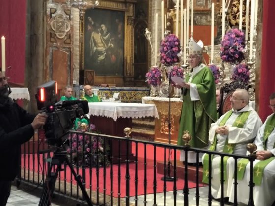 CATÓLICOS EN SEVILLA – El arzobispo destaca la labor de los voluntarios de Manos Unidas en la misa central de la Campaña contra el Hambre