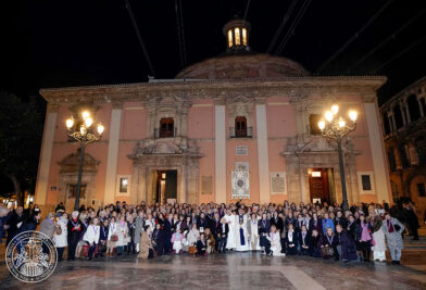 CATÓLICOS EN VALENCIA – Imposición de medallas en la Corte de Honor de la Virgen de los Desamparados, a más de 200 nuevas asociadas 
