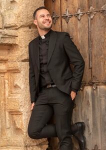 CATÓLICOS EN MADRID – Soy muy feliz siendo sacerdoteSin Autor