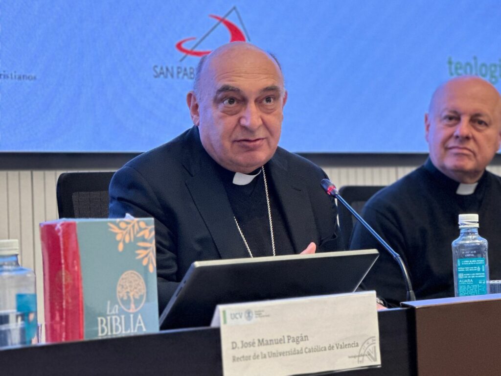 CATÓLICOS EN VALENCIA – Mons. Enrique Benavent: «Toda nueva edición de la Biblia es siempre una buena noticia»