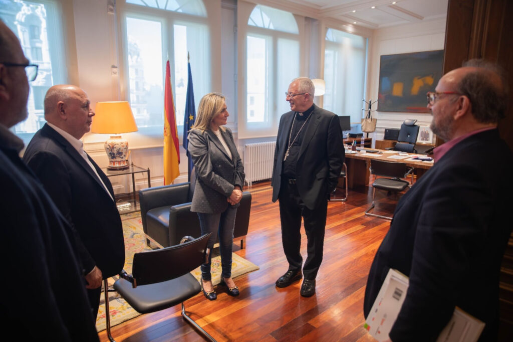 CATÓLICOS DE LUGO – Mons. Alfonso Carrasco se reúne con la ministra de Educación