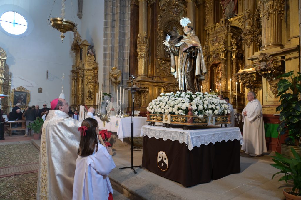 CATÓLICOS EN ÁVILA – Peregrinos de distintos países llegan a Fontiveros en los primeros meses del Año Jubilar Sanjuanista