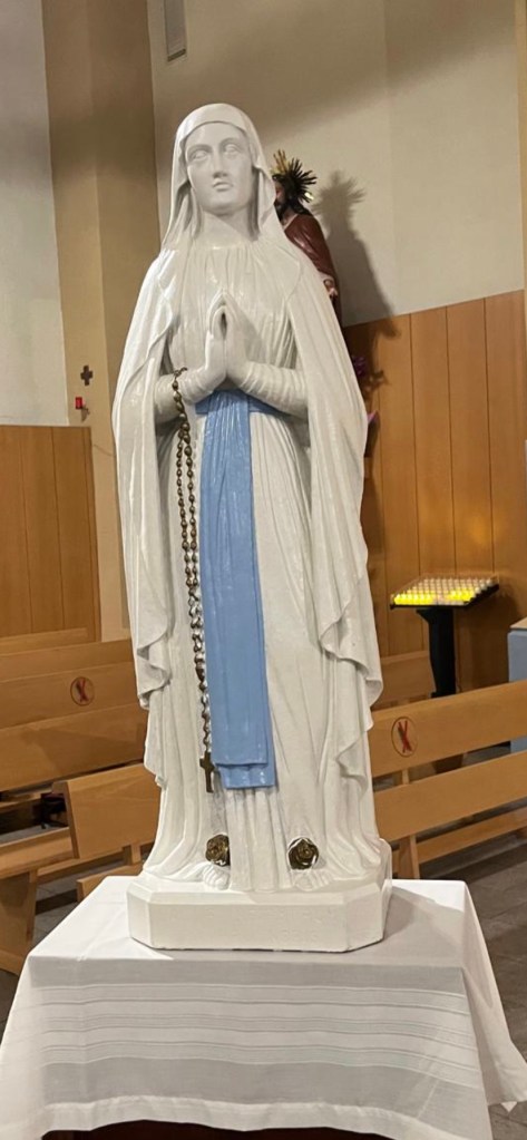 CATÓLICOS EN BARCELONA – Adoración del Santísimo Sacramento y rezo del Santo Rosario en la festividad de la Virgen de Lourdes