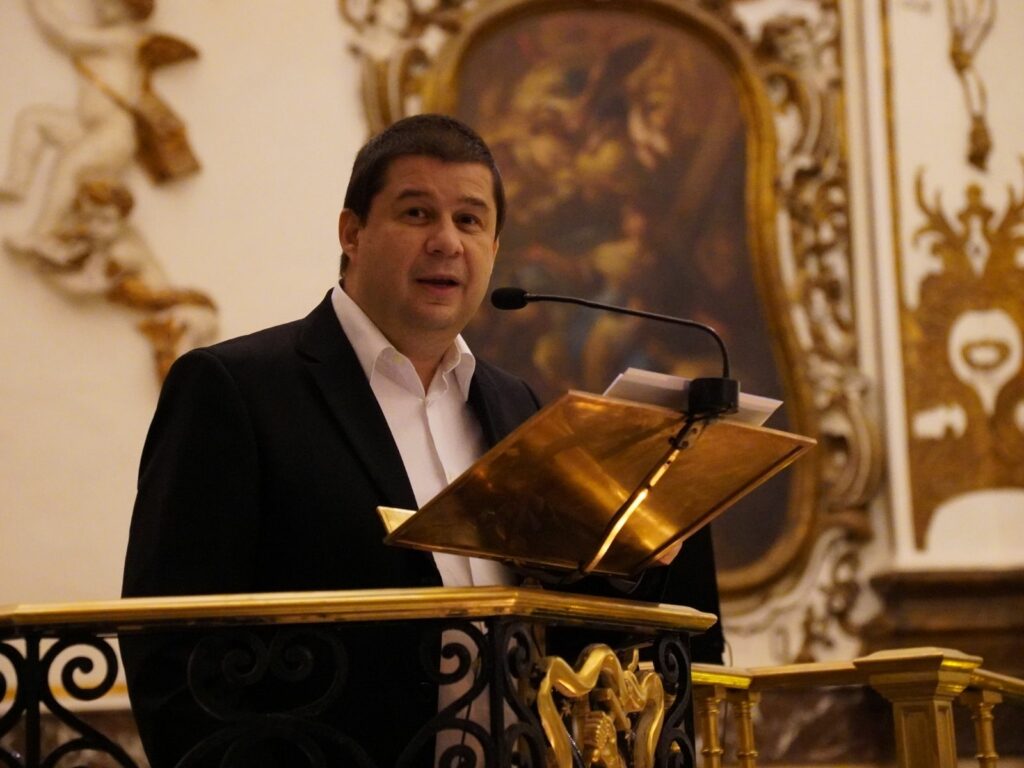 CATÓLICOS EN VALENCIA – La Academia de Lenguas Bíblicas nos susurró el cantar más hermoso con el recital «šir haššîrîm»