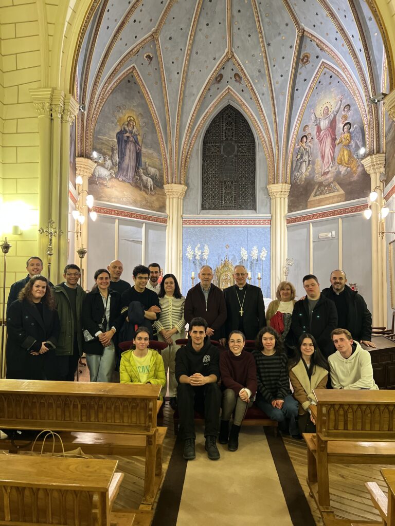 CATÓLICOS DE LUGO – El Obispo recibe al Camino Neocatecumenal de A Milagrosa