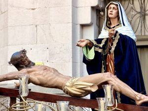 CATÓLICOS EN CANTABRIA – Cientos de fieles viven el emocionante Via Crucis del Sábado de Pasión en Santander