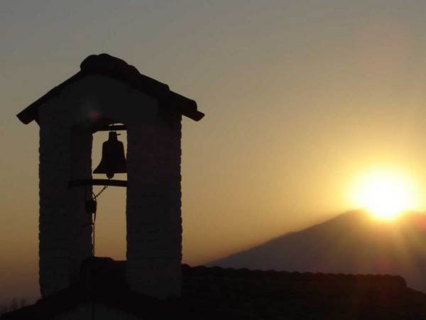 CATÓLICOS EN ÁVILA – Un toque de campanas por la dignidad y el futuro de nuestros pueblos