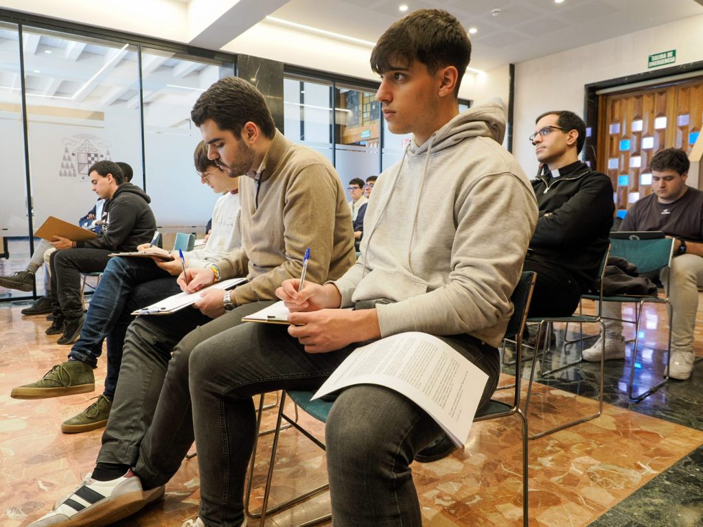 CATÓLICOS EN ÁVILA – Los seminarios de Iglesia en Castilla profundizan en la dimensión sociocaritativa del ministerio sacerdotal