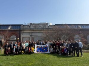 CATÓLICOS EN MADRID – Turín 2026: fraternidad entre religiones… y una inesperada partida de “Impostor”Sin Autor