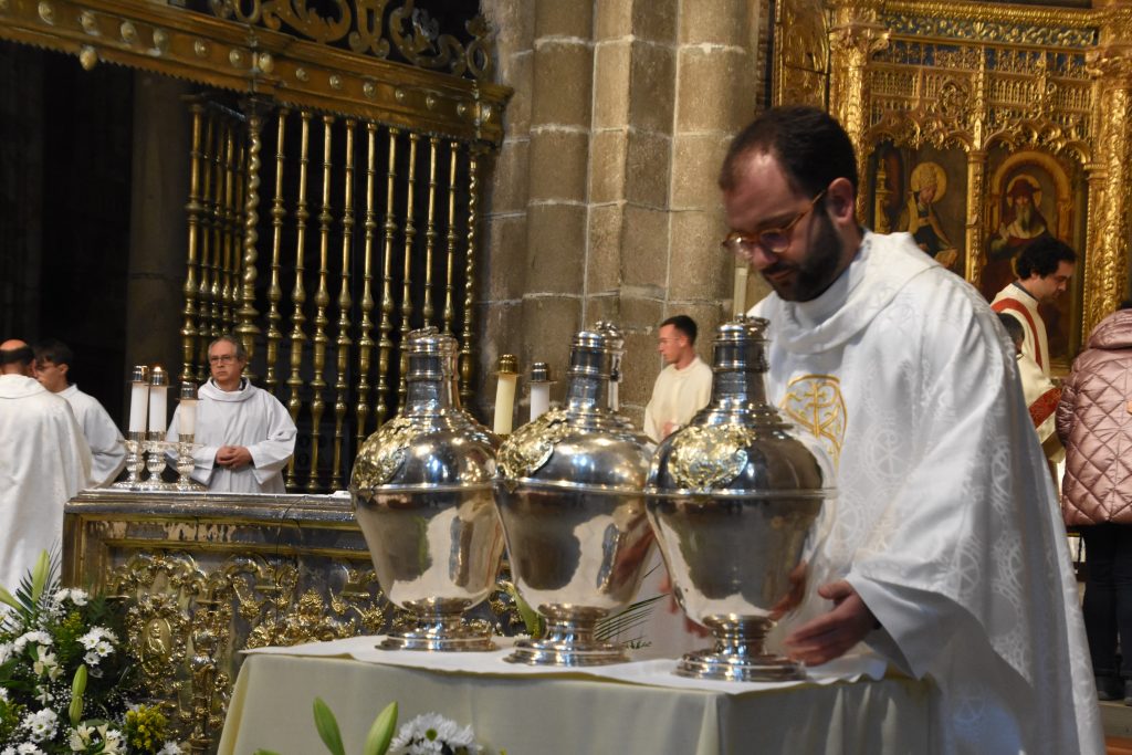 CATÓLICOS EN ÁVILA – Mons. Rico García preside la Misa Crismal y el Triduo Pascual en la S.A.I. Catedral del Salvador