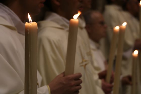 CATÓLICOS EN SEVILLA – Homilía de Monseñor José Ángel Saiz Meneses en la Vigilia Pascual de 2026