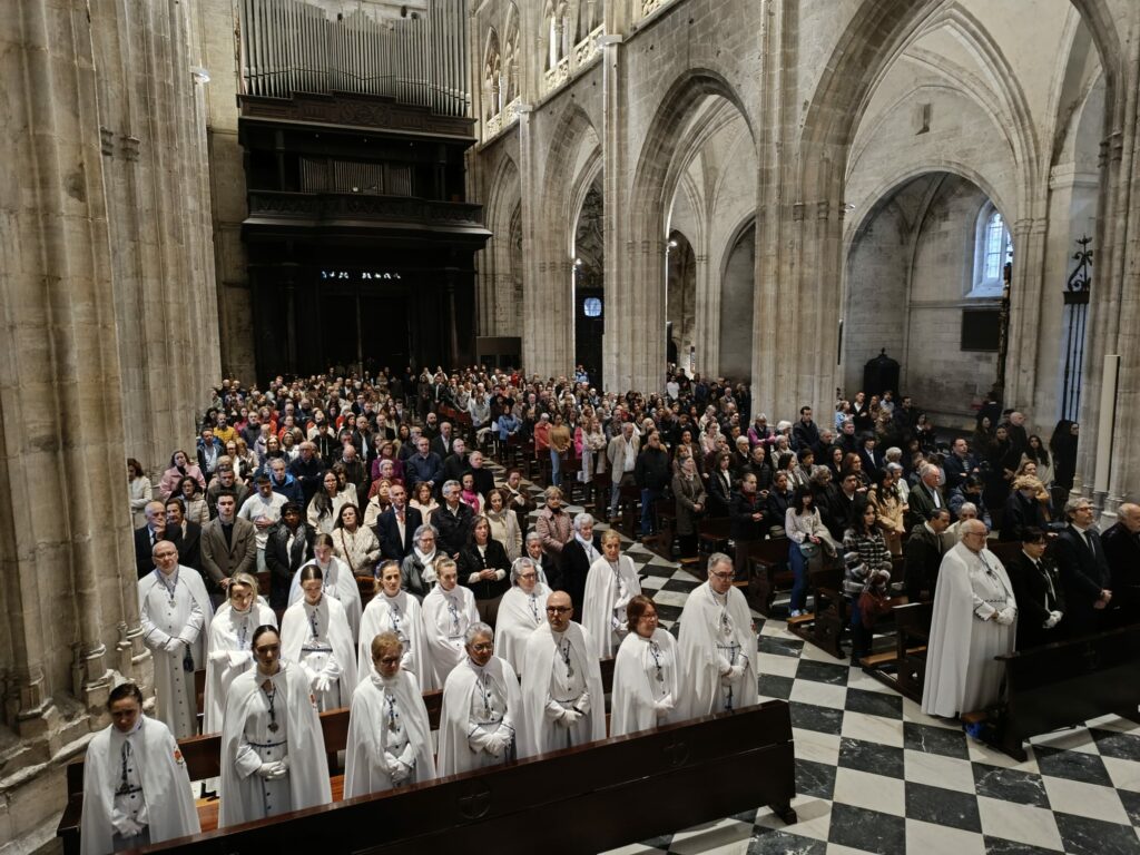 CATÓLICOS DE ASTURIAS – «Jesús ha resucitado y su triunfo nos abre de par en par el camino de la esperanza»