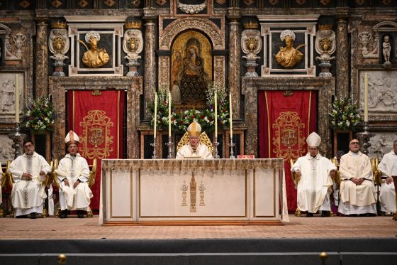 CATÓLICOS EN SEVILLA – Monseñor Saiz Meneses en la celebración de la Cena del Señor: «Es el centro de todo el año litúrgico y corazón palpitante de la vida de la Iglesia»