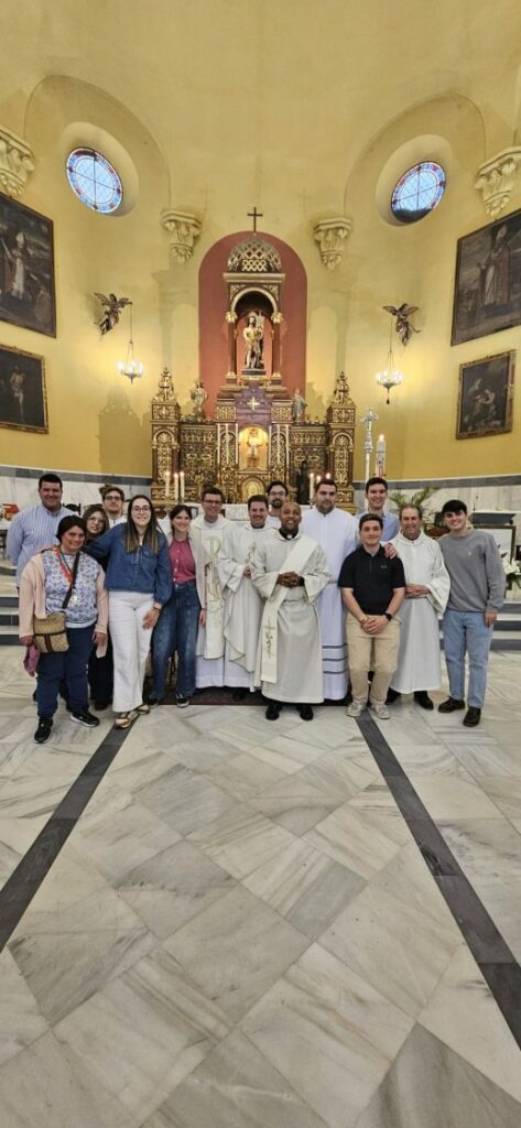 CATÓLICOS EN SEVILLA – La Delegación de Juventud celebró la Pascua Joven en la Parroquia de los Sagrados Corazones de San Juan de Aznalfarache