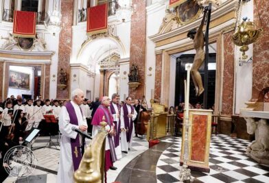 CATÓLICOS EN VALENCIA – La Basílica de la Virgen acoge la celebración de la Hora de la Madre o ‘Planctus Mariae’