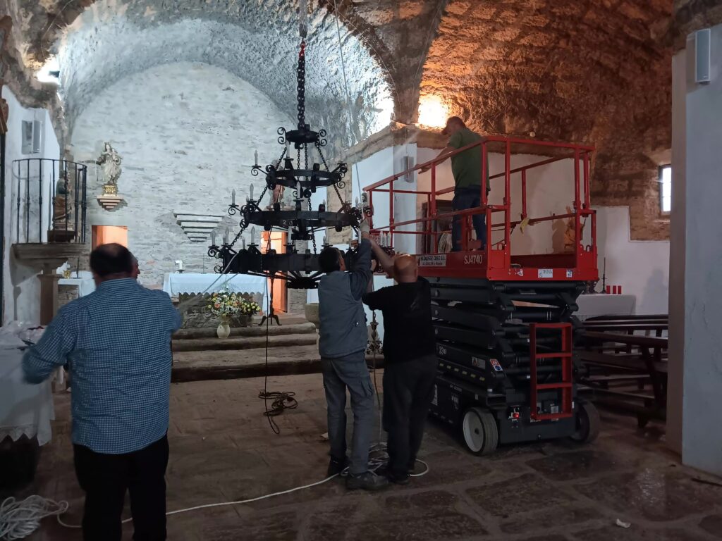 CATÓLICOS DE LUGO – Bendición de la nueva lámpara de Cadoalla