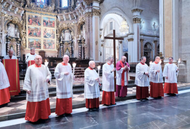 CATÓLICOS EN VALENCIA – Via Crucis solemne del Viernes Santo, en la Catedral, presidido por el Arzobispo