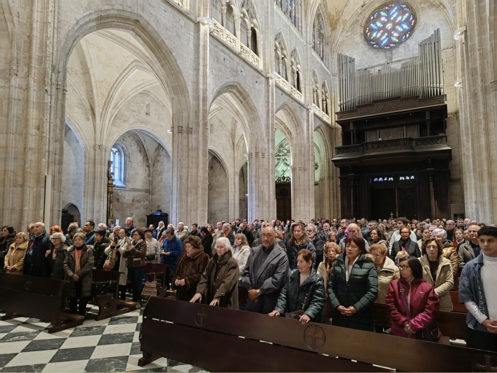 CATÓLICOS DE ASTURIAS – «Sacerdocio, Eucaristía y Amor fraterno. Es Jueves Santo»