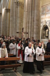 CATÓLICOS EN SALAMANCA – «El verdadero triunfo no está en evitar la cruz, sino en abrazarla con Cristo»