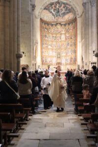 CATÓLICOS EN SALAMANCA – “Cristo vive”, el anuncio pascual que llena de júbilo la Catedral y la plaza de Anaya