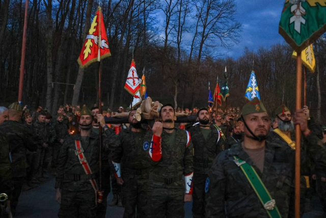 ARZOBISPADO CASTRENSE – El Contingente de la Legión en Eslovaquia conmemoró el Viernes Santo con un Vía Crucis