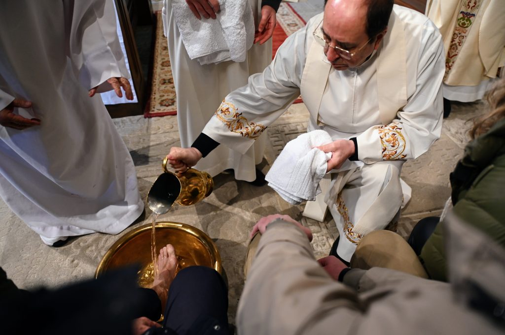 CATÓLICOS EN ÁVILA – El Jueves Santo en Ávila: del gesto del servicio a la adoración del Santísimo