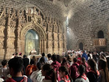 CATÓLICOS EN VALENCIA – Cerca de un centenar de jóvenes participan en la peregrinación al Santo Cáliz y destacan su impacto en la fe y la comunión eclesial