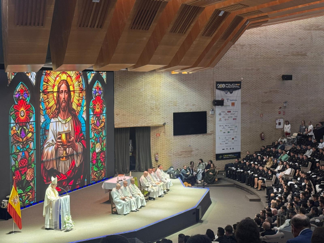 ARZOBISPADO CASTRENSE – 215 alumnos reciben el Sacramento de la Confirmación en la Escuela Nacional de la Policía de Ávila