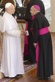 CATÓLICOS EN VALENCIA – El Arzobispo asiste a la bendición de la campana mayor de San Nicolás, por el Papa León XIV en el Vaticano