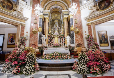 CATÓLICOS EN VALENCIA – Los floristas valencianos rinden su tradicional homenaje a la Mare de Déu en la Basílica